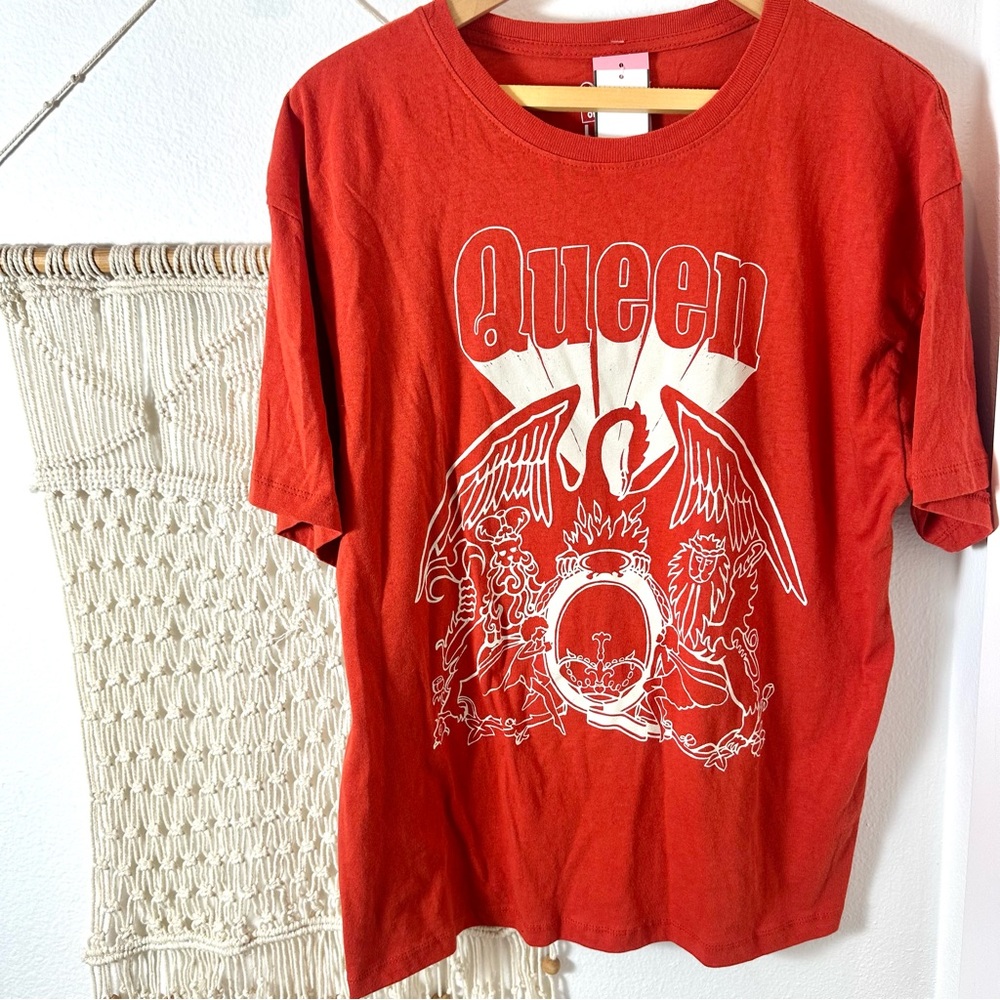 Queen Bohemian Rhapsody Red Band Tee 70’s Target Merch Sold Out Chic T-Shirt L